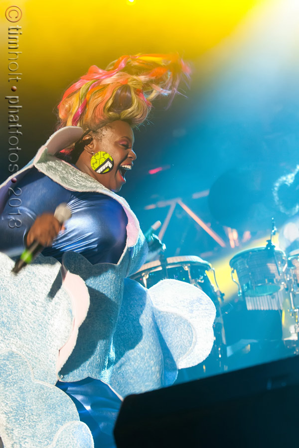 37-Basement_Jaxx_BJ-SH-363