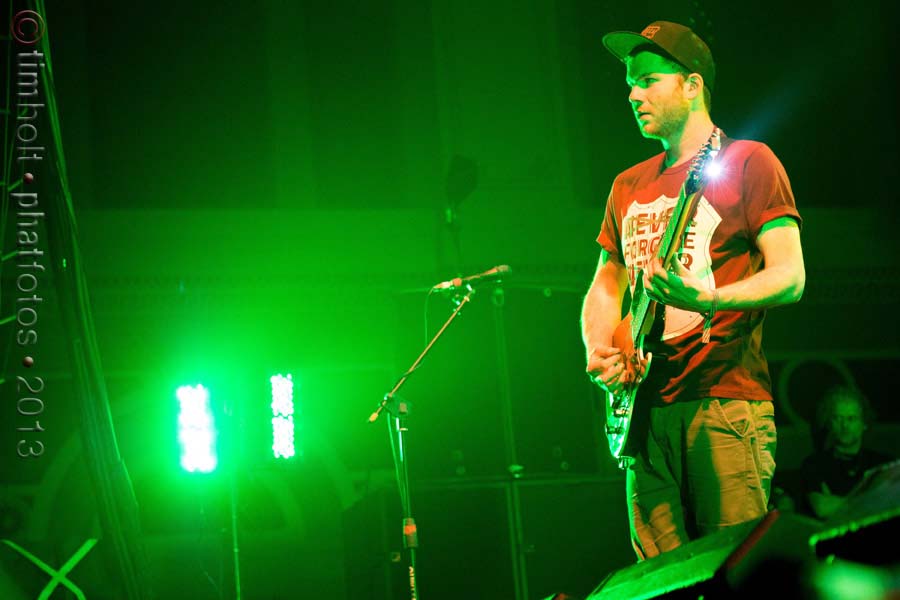 18-Enter-Shakira-ES-VW-185