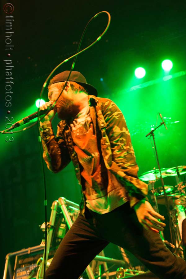 24-Enter-Shakira-ES-VW-232