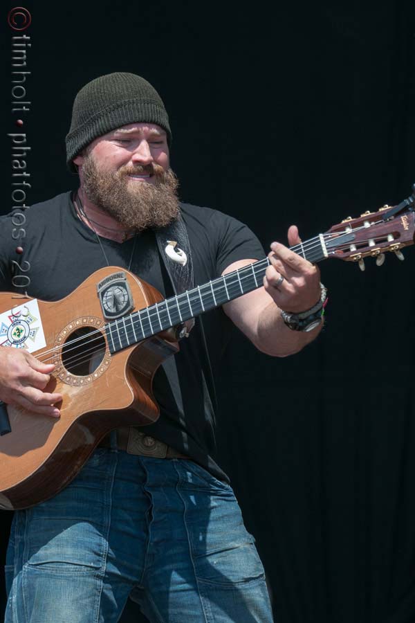 09-Zac-Brown-ZB-HR-054